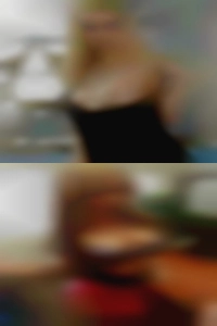 CA pussy restaurant posing nude!